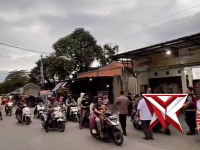 Polsek Rancaekek melaksanakan kegiatan pemberian takjil gratis kepada masyarakat - PoliceTube