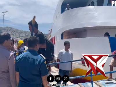 KP3 Polsek kisar laksanakan pengamanan embarkasi & debarkasi pada pelabuhan wonreli