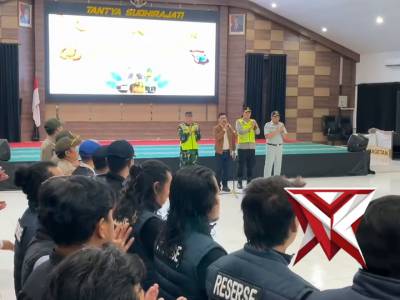 Siaga Malam Takbir, TNI-Polri Hadir untuk Negeri

Apel siaga dan patroli gabungan TNI-Polri dilaksan