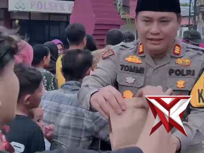 Polsek Kabuh melaksanakan kegiatan berbagi takjil