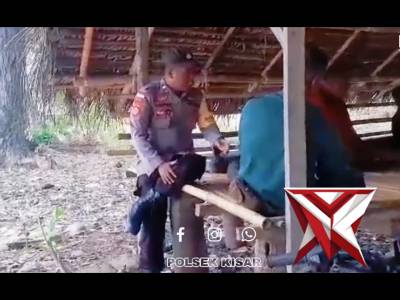 Aipda Johanis Rupilu sambangi warga desa seraya cerita kantibmas