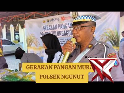 Penyaluran Gerakan Pangan Murah (GPM) kepada masyarakat di Halaman Mapolsek Ngunut, Polres - PoliceTube