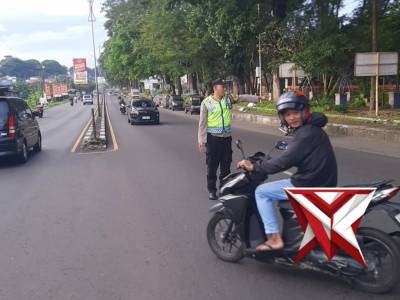 Pelayanan Rutin Pengaturan Lalu Lintas di Pagi hari dan Live Report di Daerah Hukum Polsek Lawang