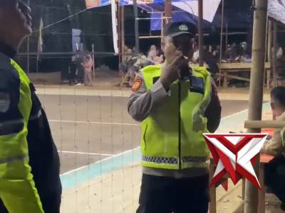 Polsek Nawangan Laksanakan  Pengamanan Giat Masyarakat Turnamen Bola Volly Kades Cup 2025.