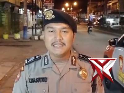 Personil Sat Pamobvit Polres Dairi melaksanakan Blue Light Patrol