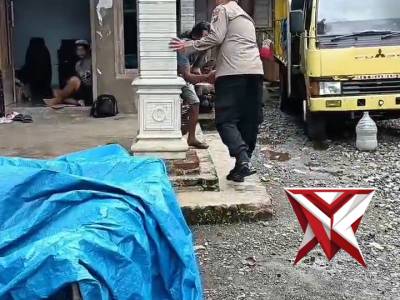 Kapolsek Pagak AKP Surdianto laksanakan patroli dialogis kepada warga dan berikan himbauan kamtibmas