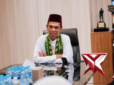 Menjemput Kemuliaan dalam Pengabdian: Momen Khusyuk Kapolda Sumsel & UAS di Masjid Assa&rsquo;adah