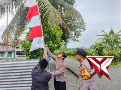 Pemasangan umbul&sup2; Hut RI Ke 80