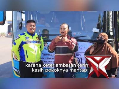 Harapan pulang kampung nyaris pupus saat Bakti dan istri tertinggal bus mudik gratis di Gresik. Namu