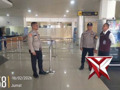 Patroli di bandara Pattimura Ambon