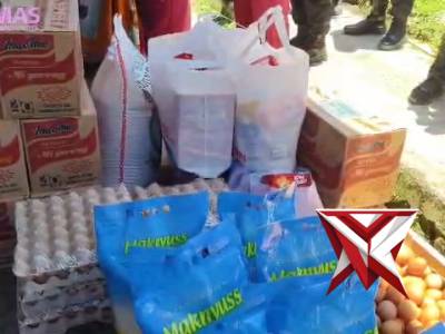 Kunjungi Korban Kebakaran,
Kapolres Sukabumi Kota bersama Ketua Bhayangkari,
Salurkan Bantuan Sosial