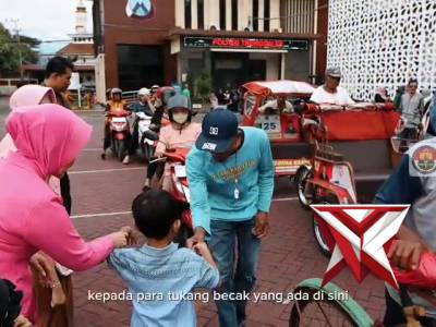 Polres Trenggalek Bagikan Ratusan Menu Buka Puasa dan Takjil Gratis

Masih dalam suasana bulan suci