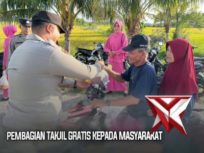 PEMBAGIAN TAKJIL GRATIS KEPADA MASYARAKAT - PoliceTube