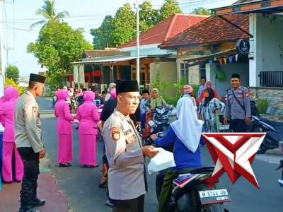 Polsek Dungkek Berbagi Takjil di Bulanan Ramadhan