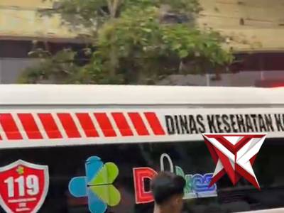 ADA KECELAKAAN, TELFON CALL CENTER 110..

Seorang warga menghubungi Call Center Polri di nomor 110 m