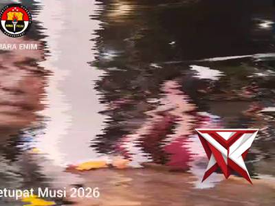 Teriakan &ldquo;Pak Polisi Tolong!&rdquo; Pecah di Minimarket, HP yang Hilang di Dasbor Motor Akhirnya Kembali!