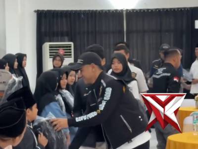Polres Magetan bersama HDCI Madiun menggelar kegiatan berbagi takjil kepada masyarakat sekaligus dil