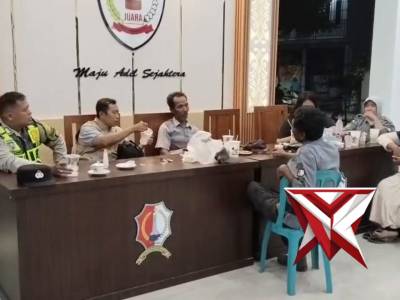 Sambangi Desa Dan Apelkan Linmas, Anggota Polsek Sumberrejo Ajak Jaga Kamtibmas