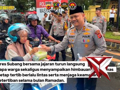 Kapolres Subang Bersama Bhayangkari Cabang Subang Berbagi Takjil di Bulan Suci Ramadhan 1447 H