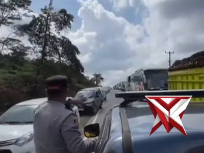 Personel Ops Ketupat Musi 2026 Polres Muba Sigap Urai Kemacetan Jalintim