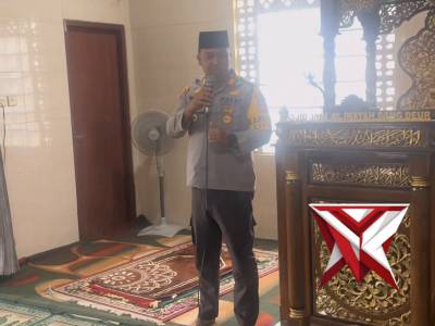 Jumat keliling Kapolsek Cisaat - PoliceTube