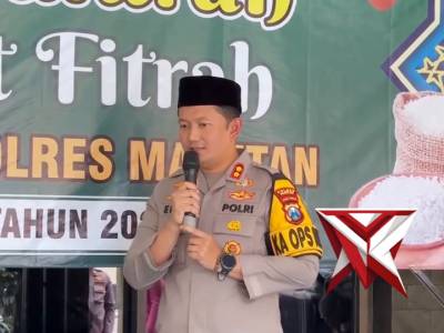Penyerahan zakat fitrah oleh Polres Magetan sebagai wujud kepedulian dan kebersamaan di bulan suci