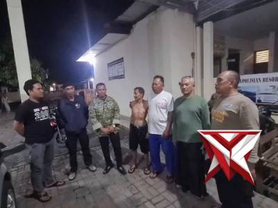 Anggota Polsek Kepanjen Penyerahan Orang terlantar kepada Pihak keluarga