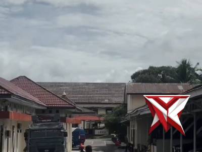 TINGKATKAN KEMAMPUAN SAT SAMAPTA POLRES HALSEL LATIHAN PENGENDALIAN MASSA