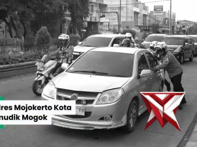 Kapolres Mojokerto Kota turun langsung membantu pemudik yang mengalami kendala di perjalanan