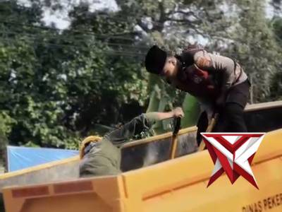 Personil Polres Muba Melaksanakan Gerakan Indonesia Asri Program Belida Polda Sumsel