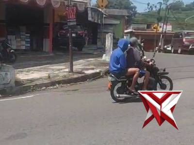 Antisipasi Laka lantas dan kemacetan, Anggota Polsek Plapsan melaksanakan Pengaturan Lalu lintas