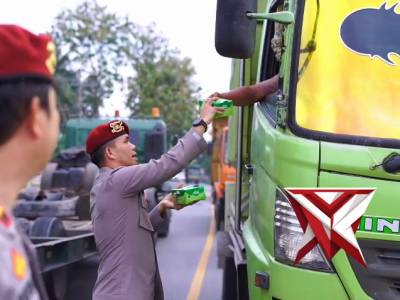 SAT NARKOBA POLRES TUBA BERBAGI TAKJIL - PoliceTube