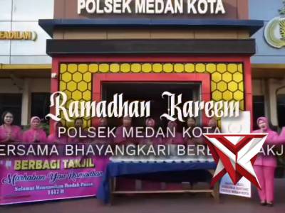 POLSEK MEDAN KOTA BERSAMA BHAYANGKARI RANTING MEDAN KOTA BERBAGI TAKJIL KEPADA WARGA MASYARAKAT