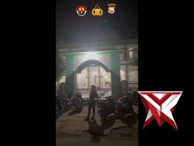 Satsamapta polres haltim melaksanakan pengaturan menjelang solat tarawi