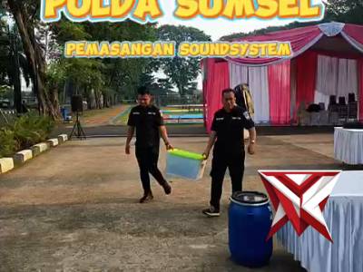 Anggota Bid TIK Polda Sumsel pemasangan soundsytem - PoliceTube