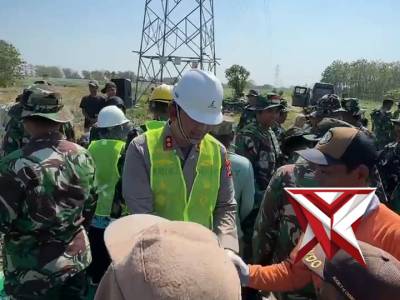 Kapolres Magetan Hadiri TMMD di desa Kembangan Kec. Sukomoro Kab. Magetan - PoliceTube