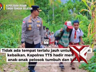 MENEMBUS PELOSOK, KAPOLRES TTS SALURKAN BANTUAN ALAT TULIS KAPOLDA NTT UNTUK PELAJAR SD NEGERI OEYEK