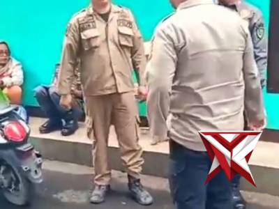 Personel Polsek Cangkuang melaksanakan kegiatan sambang kamtibmas kepada masyarakat