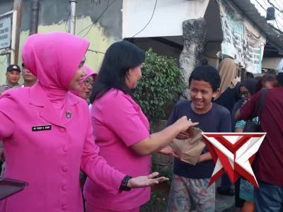 MOMEN HARU! KAPOLRES JAKPUS BUKA PUASA BERSAMA DAN SANTUNI ANAK YATIM DI JOHAR BARU