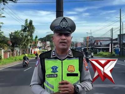 Aiptu Riza Menyampaikan live report Pagi hari di Jalan Raya Lawang Kec. Lawang Kab. Malang - PoliceTube