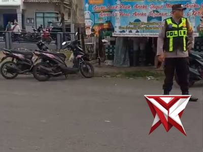 Gaktur lalin personil Polsek Lembeyan di pusat keramaian masyarakat guna cegah lakalantas