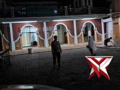 PENGAMANAN SHOLAT TARAWEH - PoliceTube