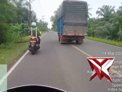 Polres OKI Berikan Informasi Kondisi Jalan Terbaru Demi Kelancaran Masyarakat
