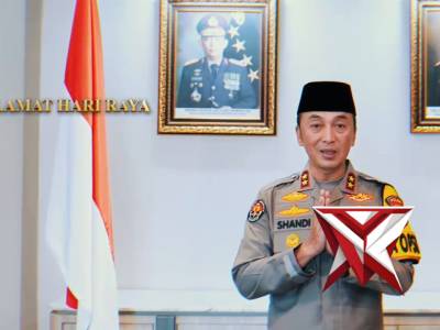 Kapolda sumsel beserta staff & jajaran srt bhayangkari mengucapkan selamat hari raya idul Fitri.