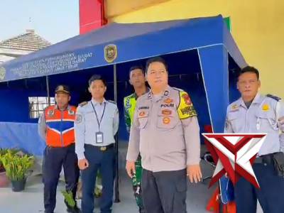 Polsek Ngawi Kota memberikan imbauan & informasi terkait situasi arus mudik di Terminal Kertonegoro