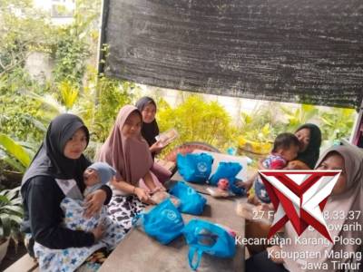 Pembagian makan bergizi - PoliceTube