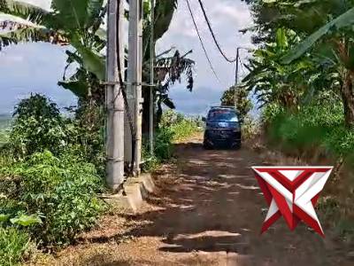 Mengawal ambulan menuju lokasi pembagian santunan