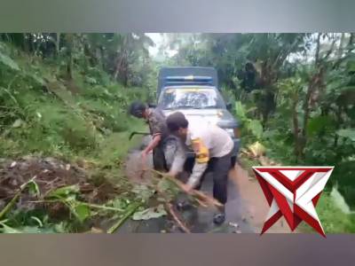 Kesiapsiagaan Bhabinkamtibmas dan Tagana Desa tanggulangi tanah longsor
