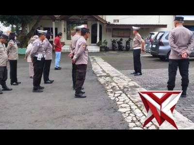 Giat Apel Pagi Yang di Dipimpin Kanit Lantas Polsek Lawang AKP Hariono di Depan Mapolsek Lawang