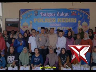 Bersama PT Zain Putra, Polres Kediri Gelar Baksos Penyaluran Zakat untuk Warga Plosoklaten

KEDIRI&ndash;